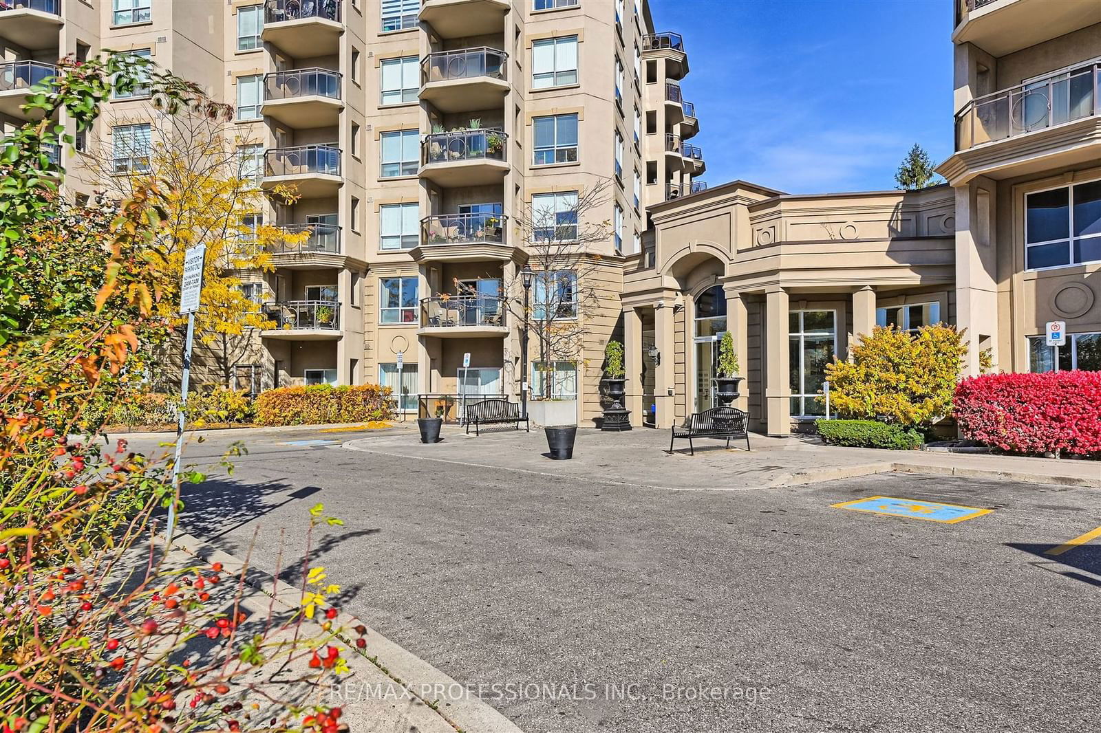 Condo sold at 217-8 Maison Parc Court, Vaughan, Lakeview Estates, L4J 9K5 - MLS: N11922829