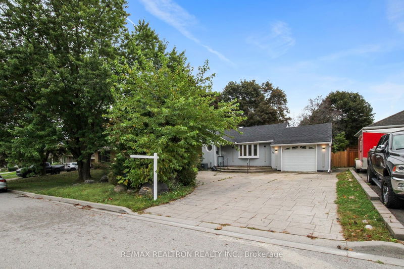 56 Don Mor Dr, Newmarket - Central Newmarket image-0-0