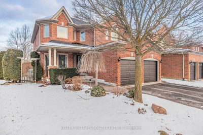 205 Narinia Cres, Newmarket - Summerhill Estates