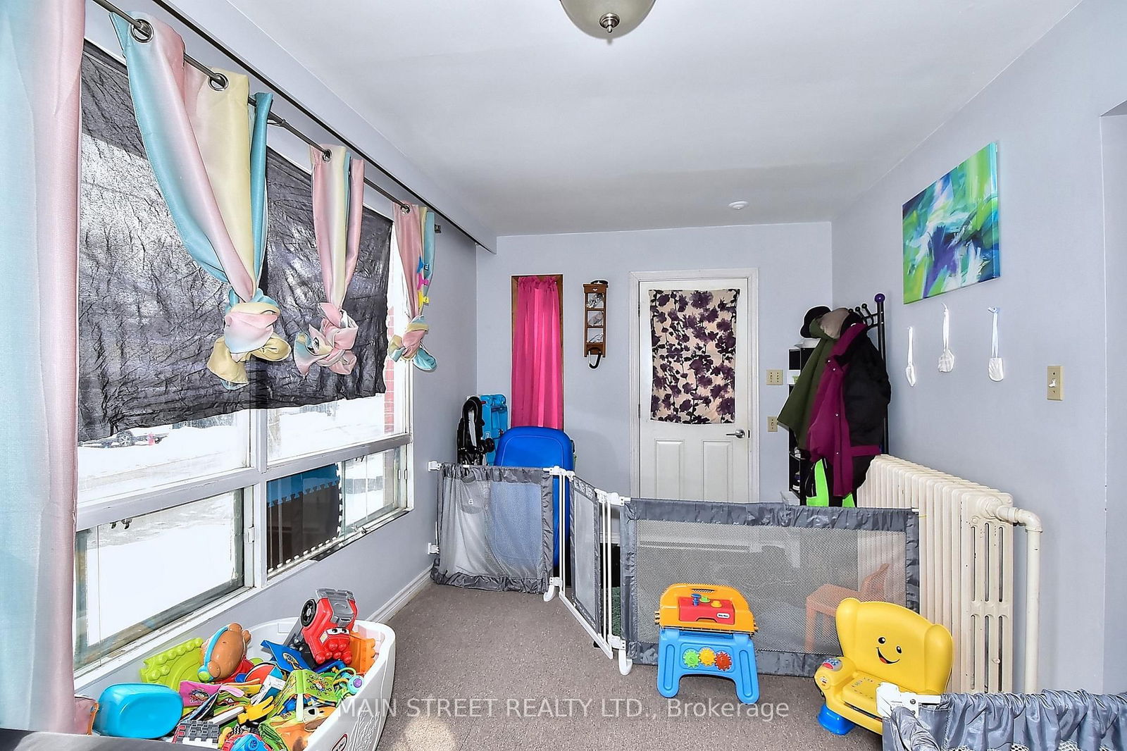 Semi-Detached House sold at 88 Spruce Street, Aurora, Aurora Village, L4G 1S1 - MLS: N11924008