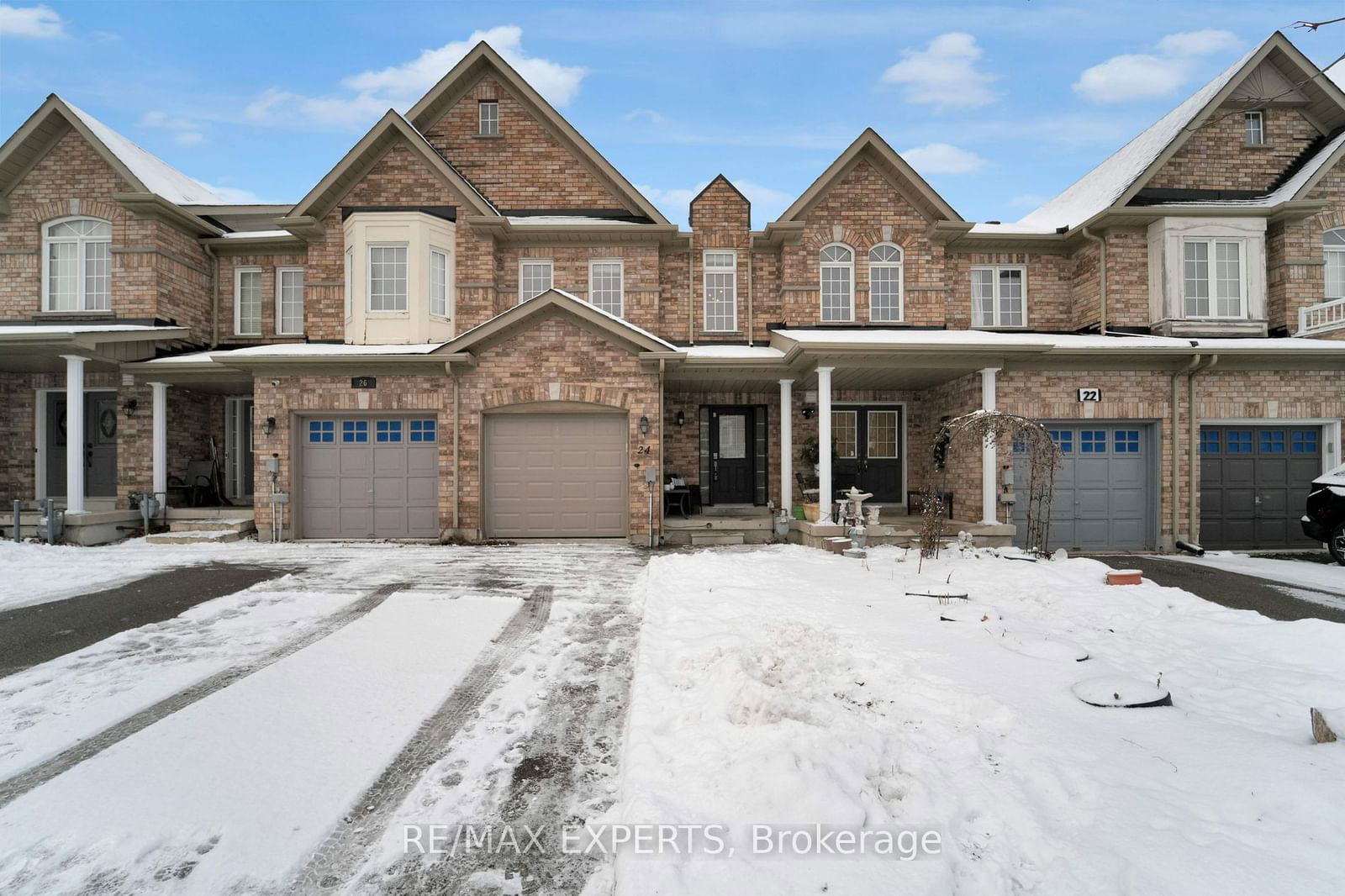 Townhouse for sale at 24 Crestbank Court, Vaughan, Maple, L6A 0B2 - MLS: N11924128