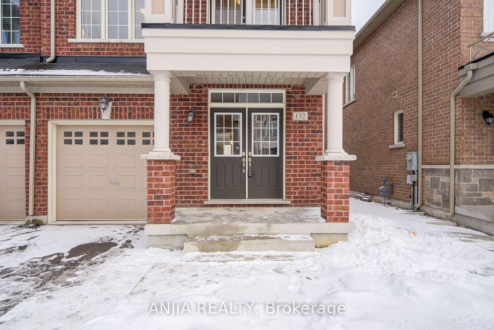 Semi-Detached House sold at 132 Memon Place, Markham, Wismer, L6E 0R9 - MLS: N11924321