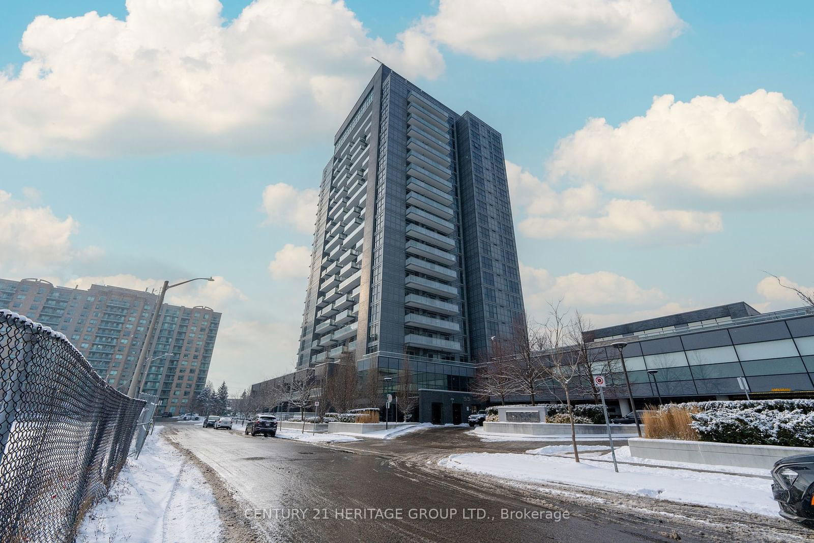 Condo sold at 403-55 Oneida Crescent, Richmond Hill, Langstaff, L4B 0E8 - MLS: N11924465