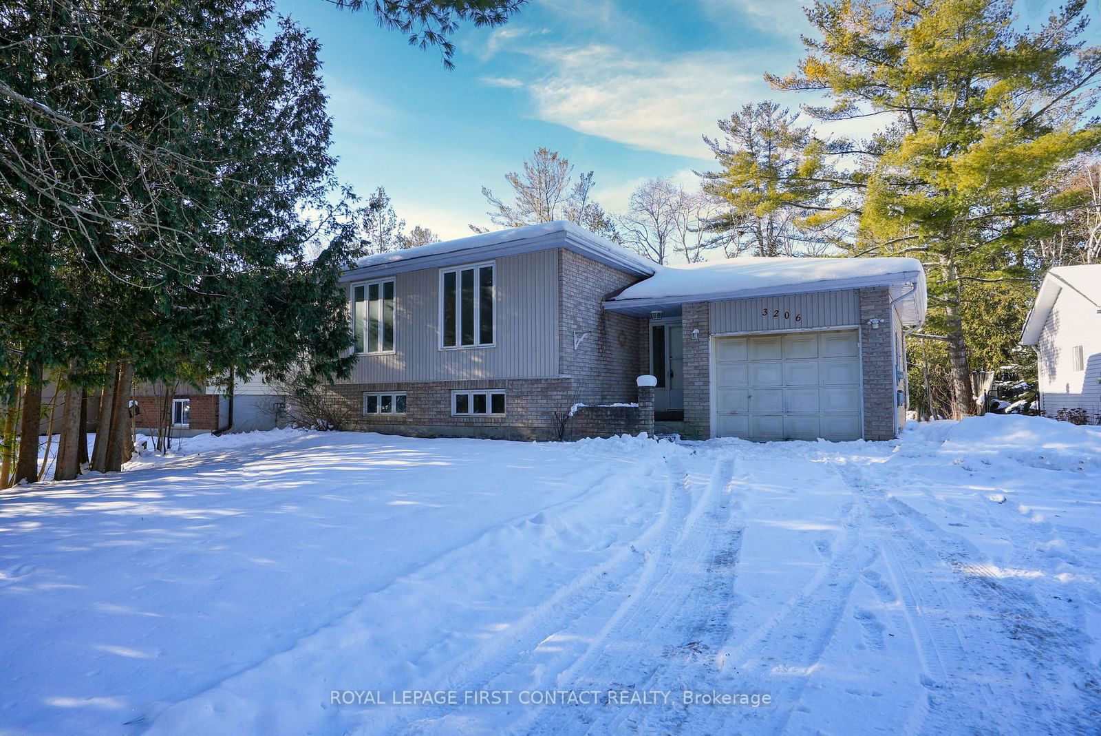 Detached House for sale at 3206 Cove Avenue, Innisfil, Rural Innisfil, L9S 2K8 - MLS: N11924845