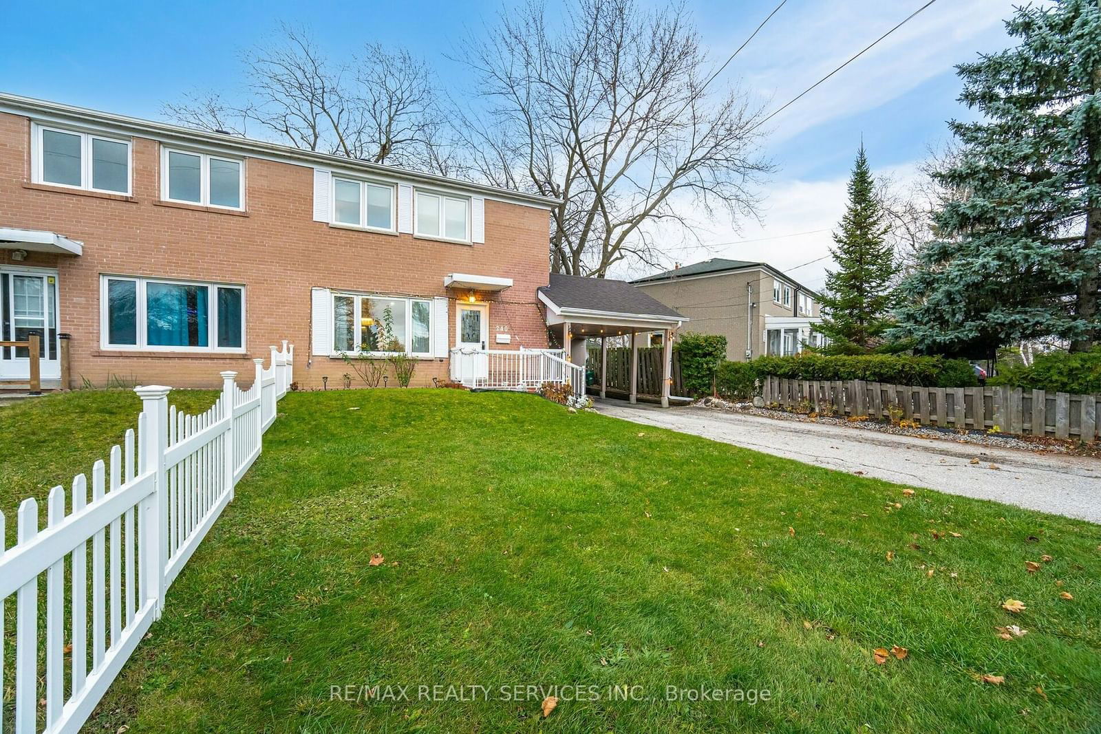 Semi-Detached House for sale at 240 Taylor Mills Drive, Richmond Hill, Crosby, L4C 2S6 - MLS: N11924968