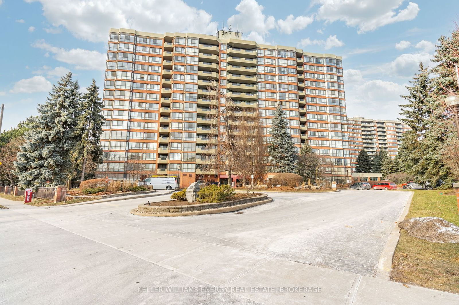 Condo for sale at 312-100 Observatory Lane, Richmond Hill, Observatory, L4C 1T4 - MLS: N11925333