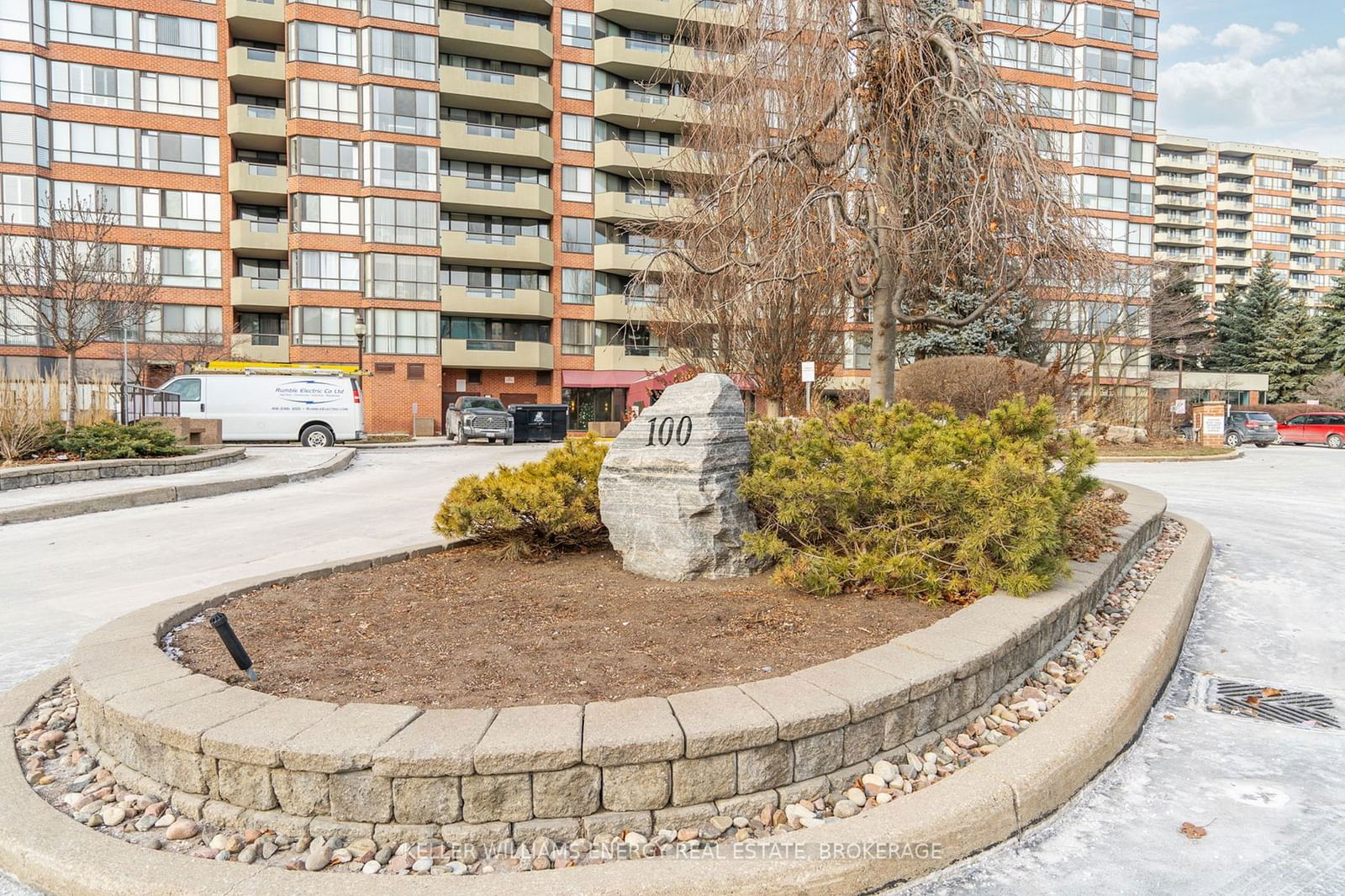 Condo for sale at 312-100 Observatory Lane, Richmond Hill, Observatory, L4C 1T4 - MLS: N11925333