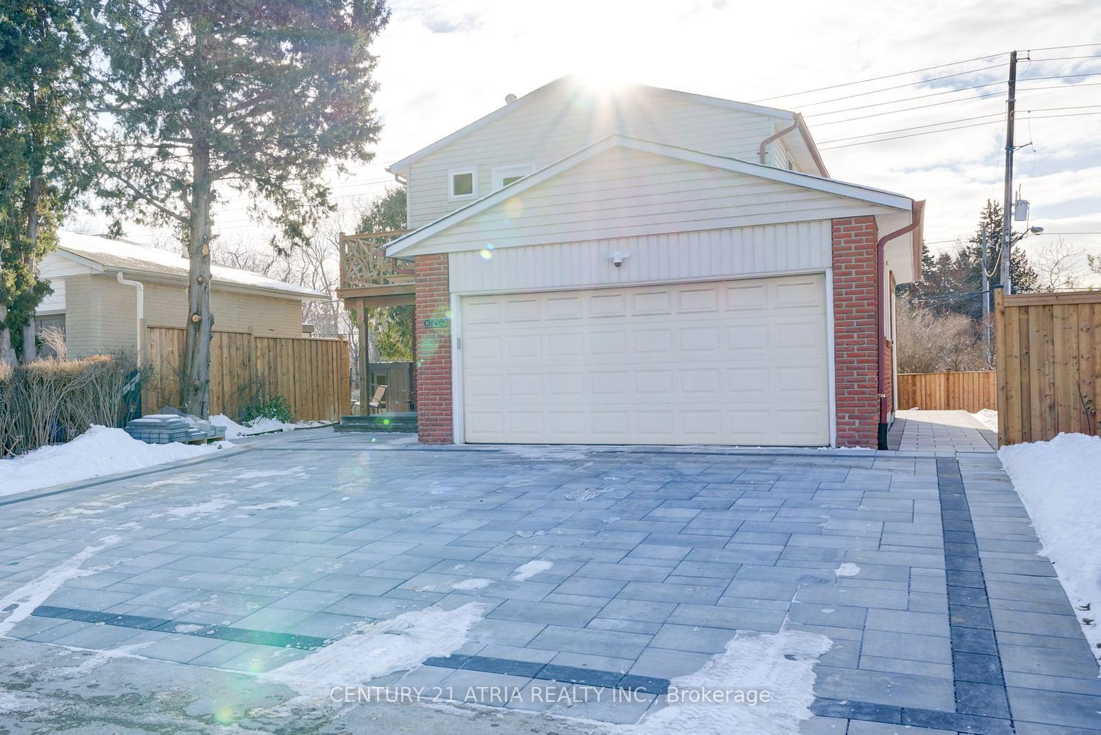 Detached House for sale at 1 Hamilton Hall Drive, Markham, Markham Village, L3P 2P1 - MLS: N11925623