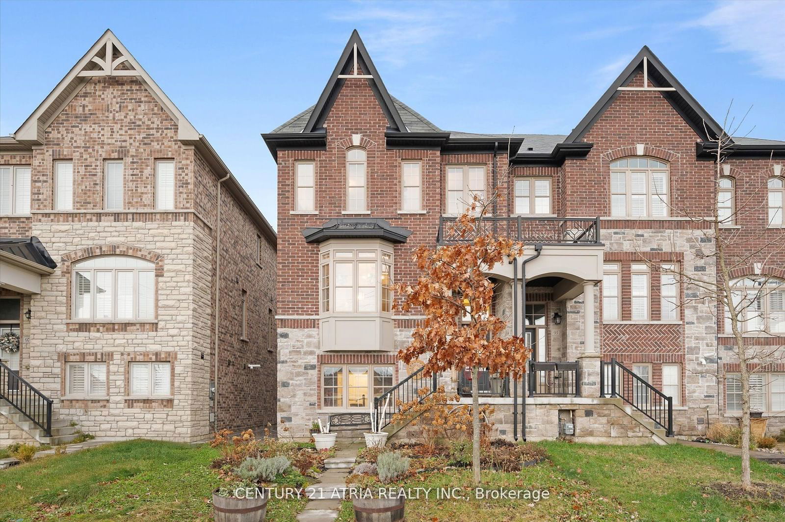 Townhouse for sale at 95 Beechborough Crescent, East Gwillimbury, Sharon, L9N 0N9 - MLS: N11925677