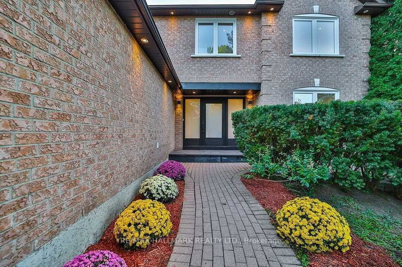 6 Mcclenny Dr, Aurora, L4G 5P9 | Image 3