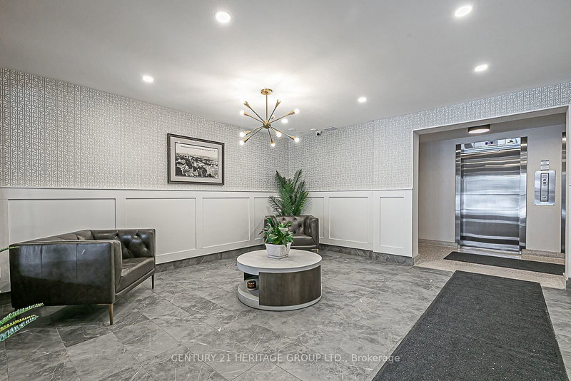 304 - 67 Richmond St, Richmond Hill, L4C 3Y3 | Image 3