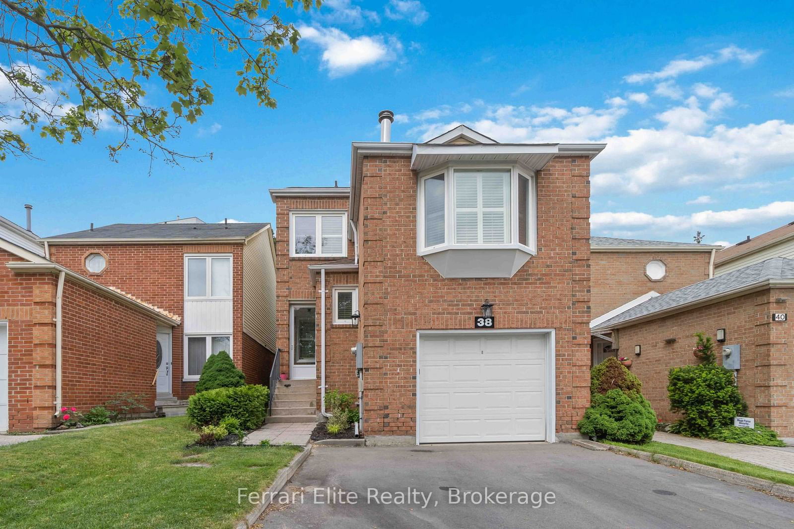 Detached House for sale at 38 Lansbury Court, Vaughan, Crestwood-Springfarm-Yorkhill, L4J 5J9 - MLS: N11926156