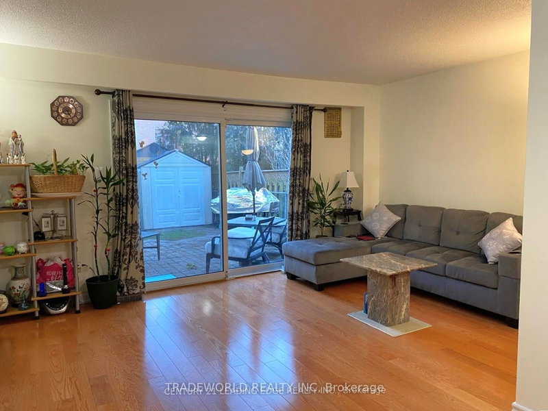 122 Tamarack Dr, Markham, L3T 4X4 | Image 2