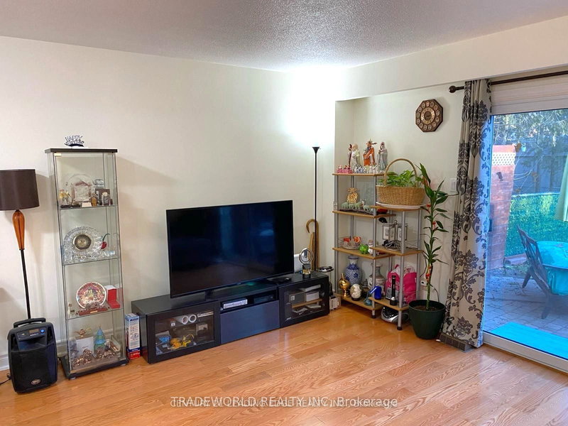 122 Tamarack Dr, Markham, L3T 4X4 | Image 3