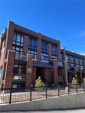 home for lease on 308-2 Linsmore Place