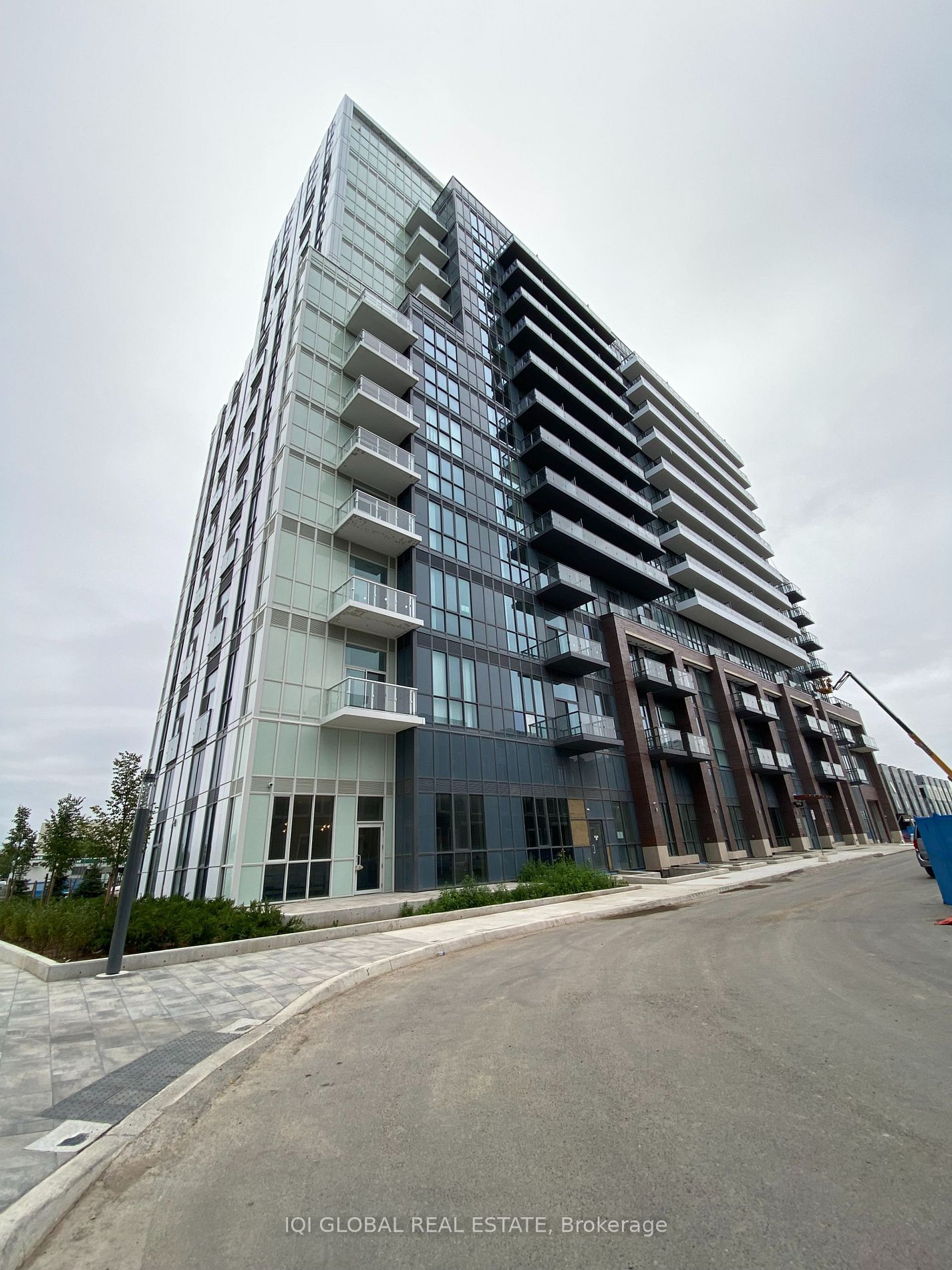 Condo for lease at 318-60 Honeycrisp Crescent, Vaughan, Vaughan Corporate Centre, L4K 0N5 - MLS: N11927413