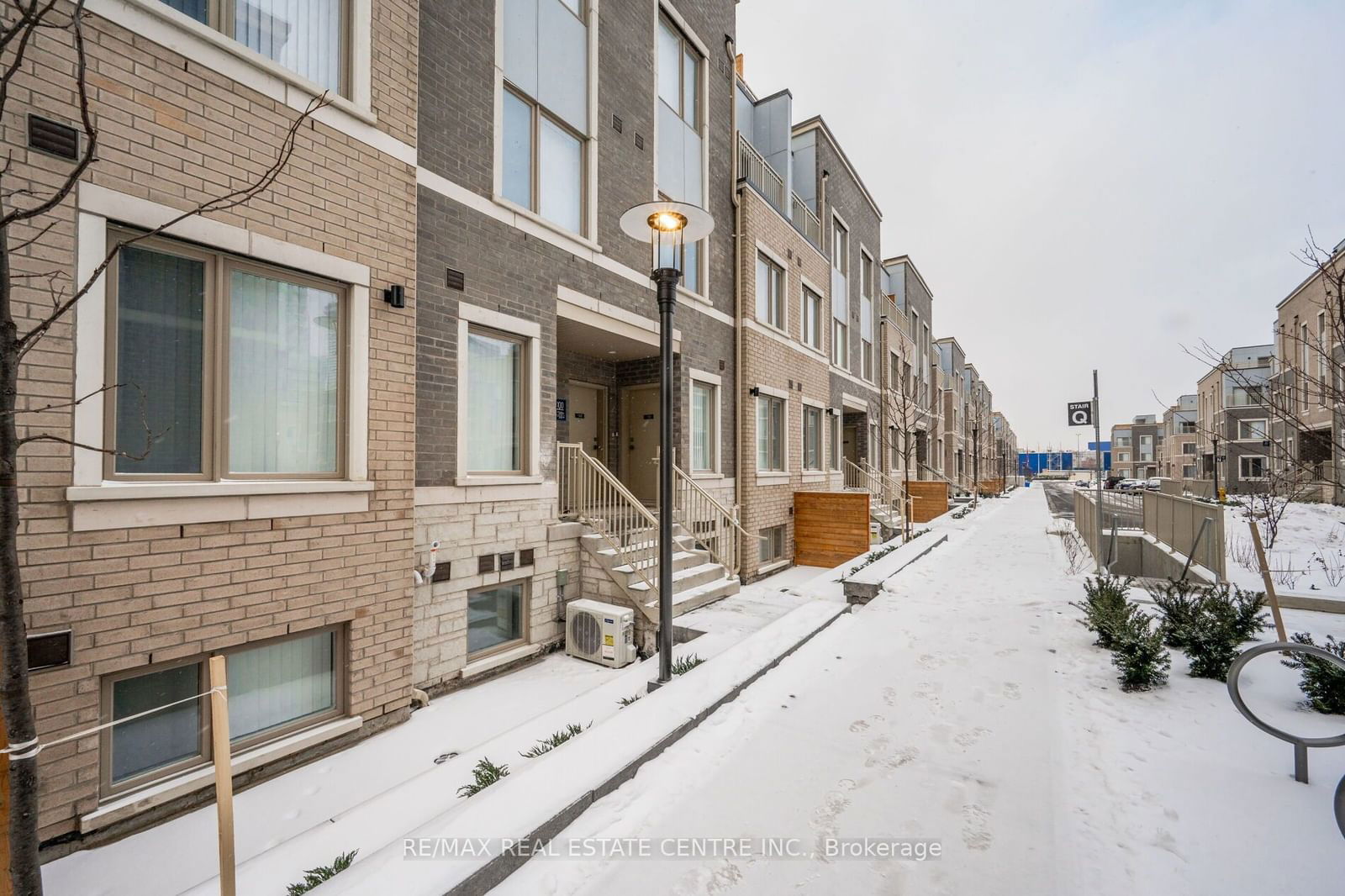 Townhouse leased at TH347-100 HONEYCRISP Crescent, Vaughan, Vaughan Corporate Centre, L4K 0N6 - MLS: N11927875