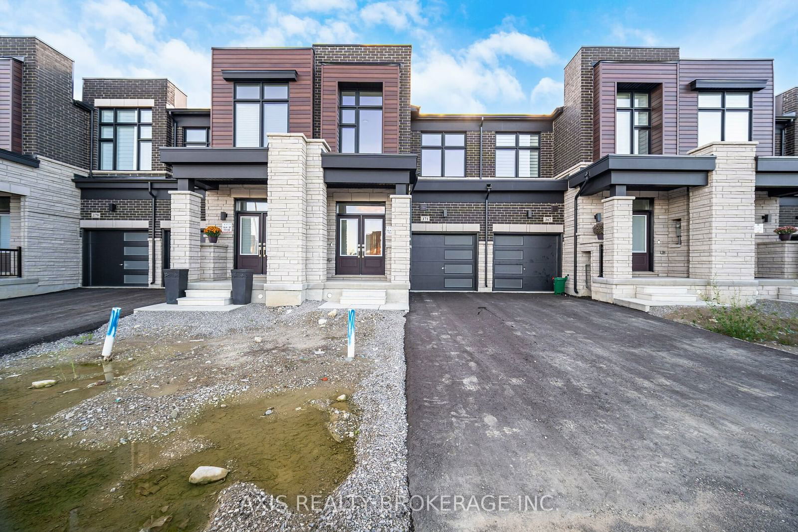 Townhouse sold at 171 Haldimand Street, Vaughan, Kleinburg, L4H 5J4 - MLS: N11927952