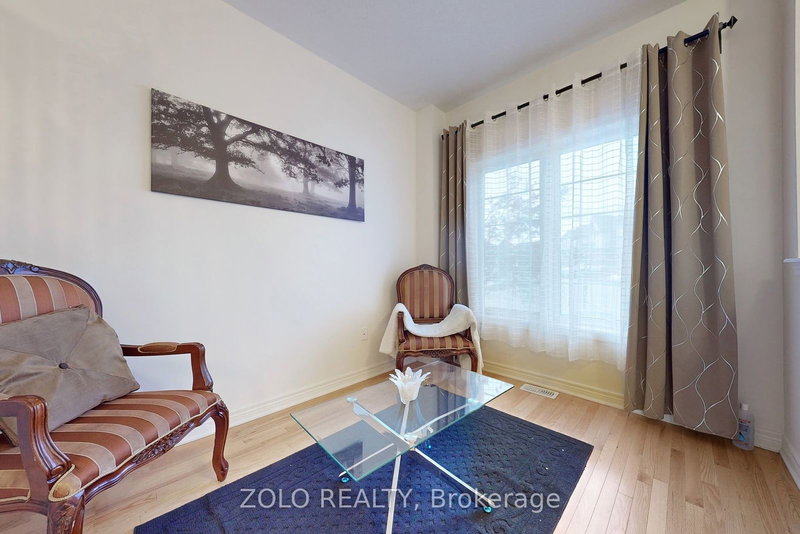 42 Foxberry Rd, East Gwillimbury, L9N 0P6 | Image 2