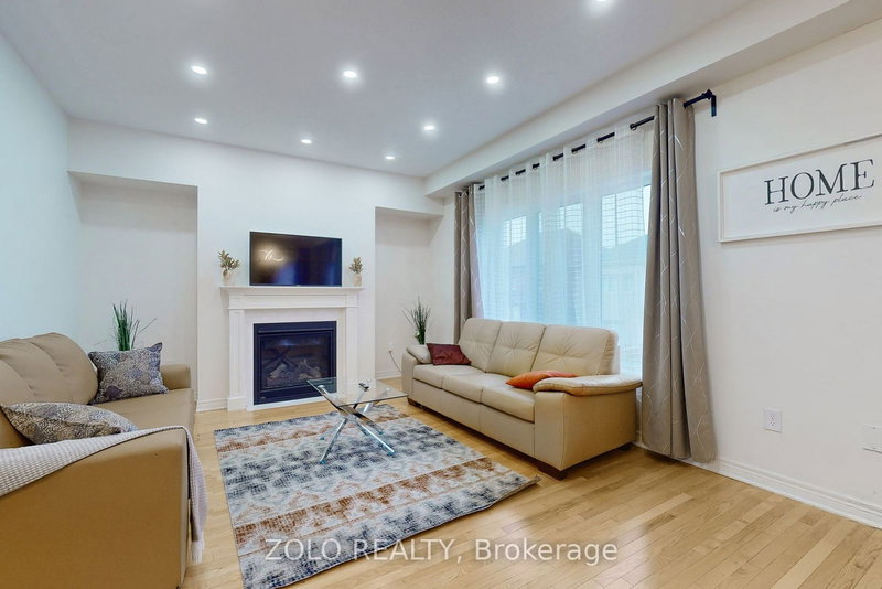 42 Foxberry Rd, East Gwillimbury, L9N 0P6 | Image 3