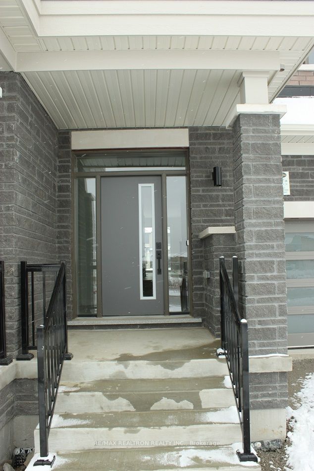 Townhouse for lease at 107 Schmeltzer Crescent, Richmond Hill, Rural Richmond Hill, L4E 1J1 - MLS: N11928511