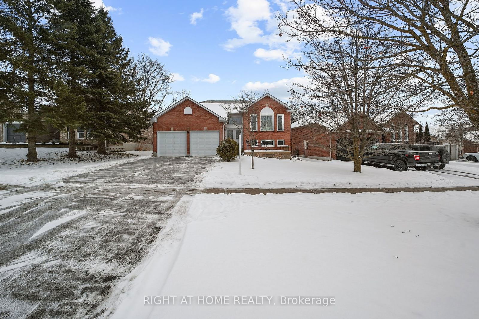 Detached House sold at 191 King Street, East Gwillimbury, Mt Albert, L0G 1M0 - MLS: N11928717