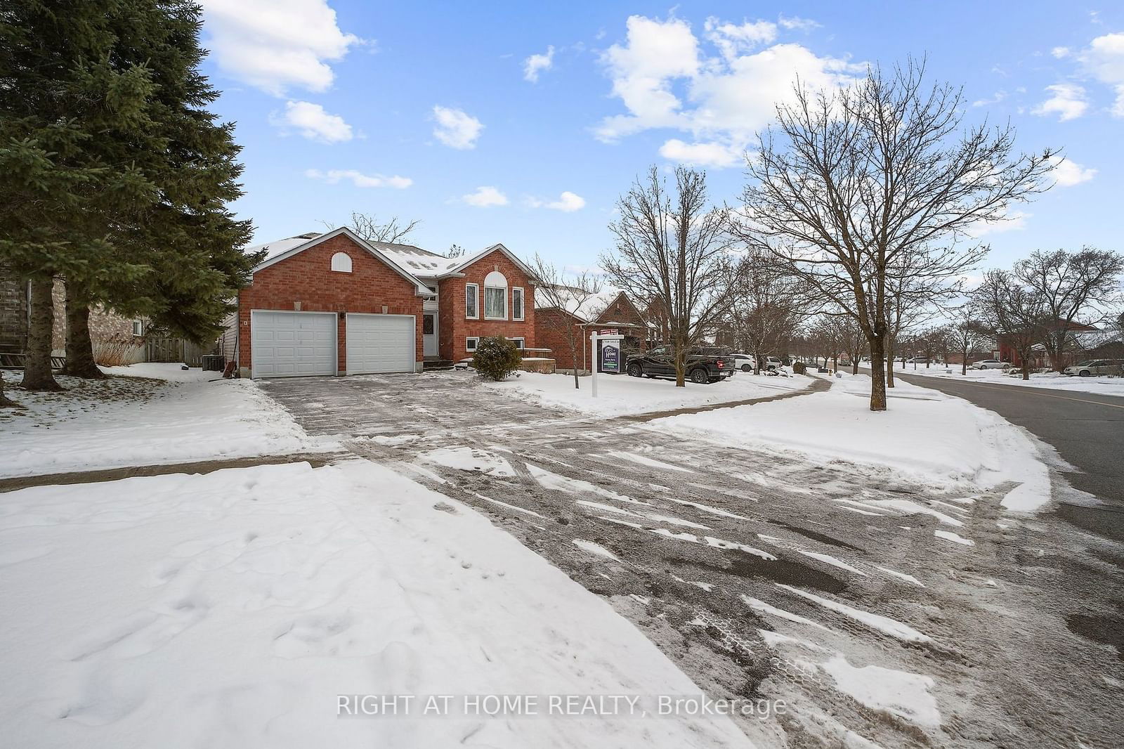 Detached House sold at 191 King Street, East Gwillimbury, Mt Albert, L0G 1M0 - MLS: N11928717