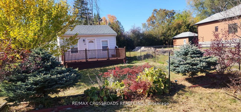 11 Farley Circ, Georgina - Historic Lakeshore Communities image-0-0