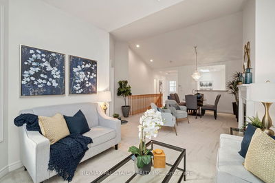 68 Celebrity Greens Way, Markham - Greensborough image-0-4