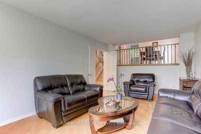 40 Willowbrook Rd, Markham - Aileen-Willowbrook image-0-4