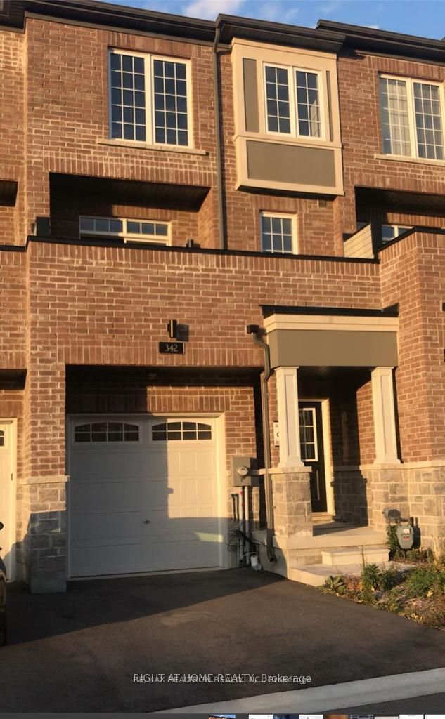 Townhouse for lease at Main-342 Clay Stones Street, Newmarket, Glenway Estates, L3X 0M1 - MLS: N11930021