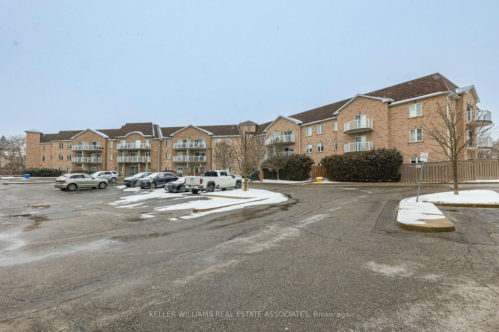 Condo sold at 120-32 Church Street, King, Schomberg, L0G 1T0 - MLS: N11930321