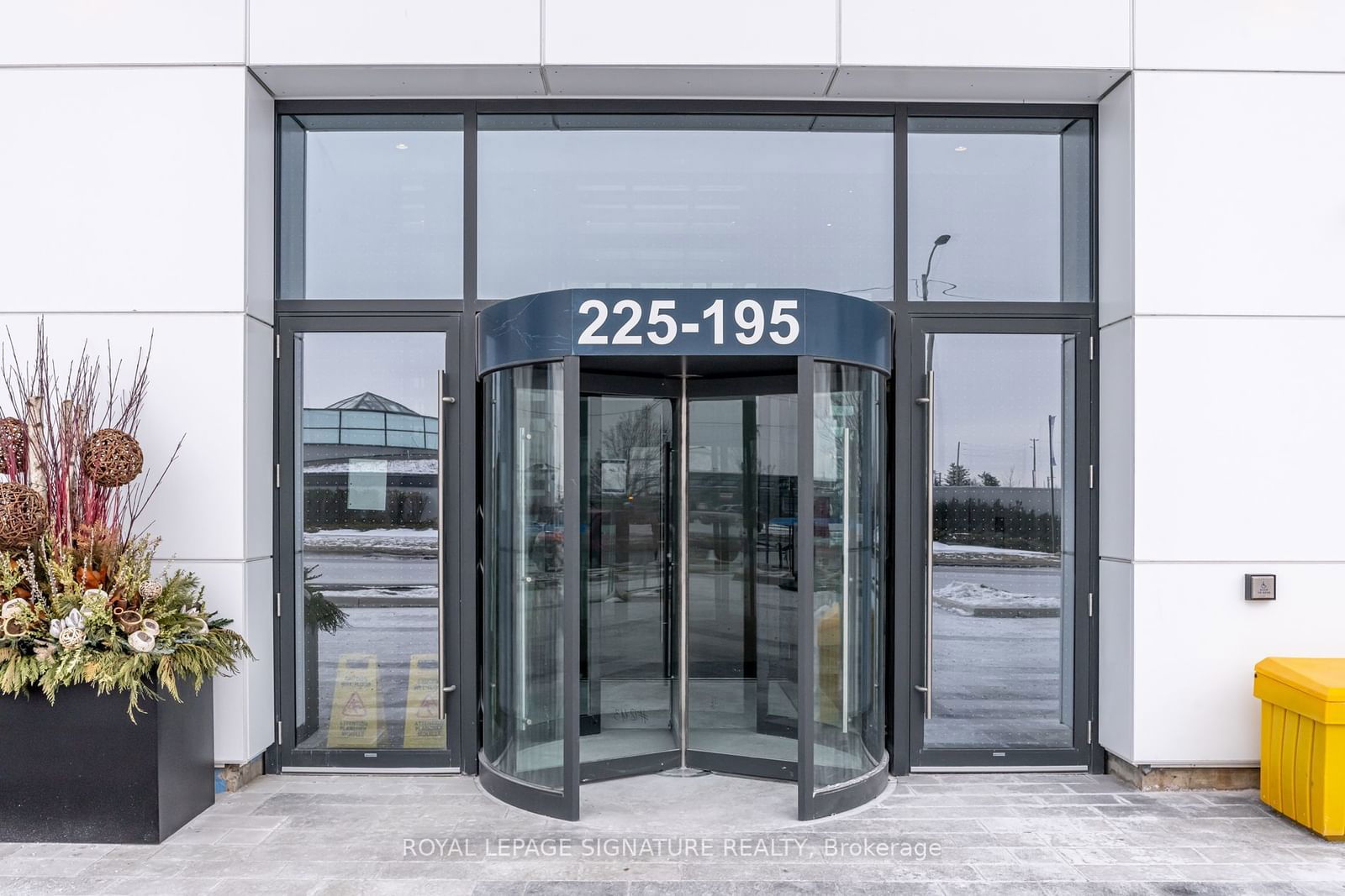 Condo leased at 1611-195 Commerce Street, Vaughan, Vaughan Corporate Centre, L4K 5Z7 - MLS: N11931016