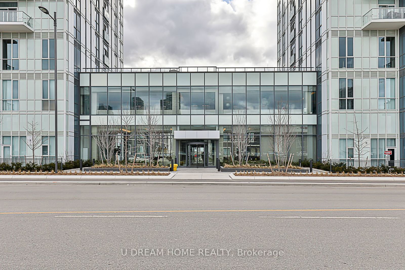 Condo for lease at 101-10 Honeycrisp Crescent, Vaughan, Vaughan Corporate Centre, L4K 0M7 - MLS: N11931110