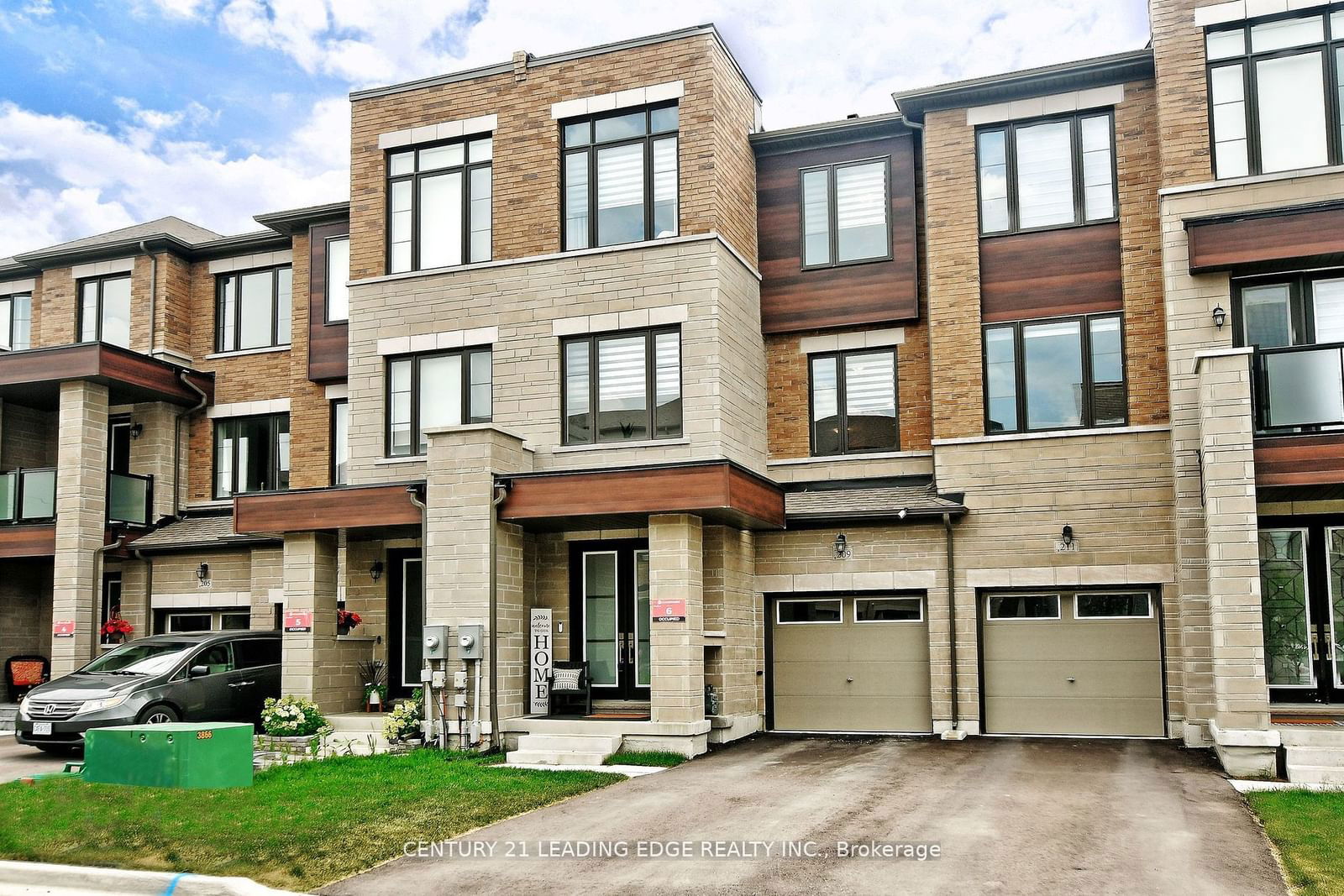 Townhouse sold at 209 Vermont Avenue, Newmarket, Summerhill Estates, L3X 0M7 - MLS: N11931383