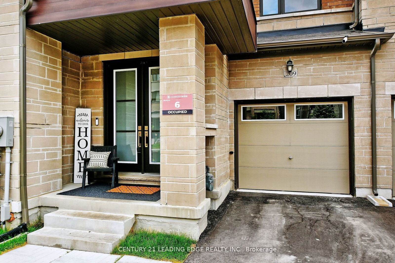 Townhouse sold at 209 Vermont Avenue, Newmarket, Summerhill Estates, L3X 0M7 - MLS: N11931383