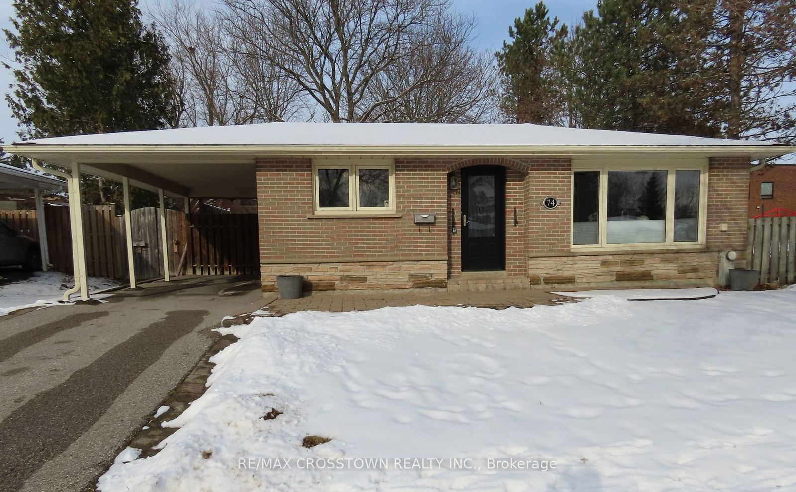 Building at 74 Devins Drive, Aurora, Aurora Heights