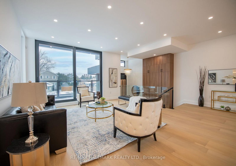 52 Wildwood Ave, Richmond Hill, L4E 3B3 | Image 2