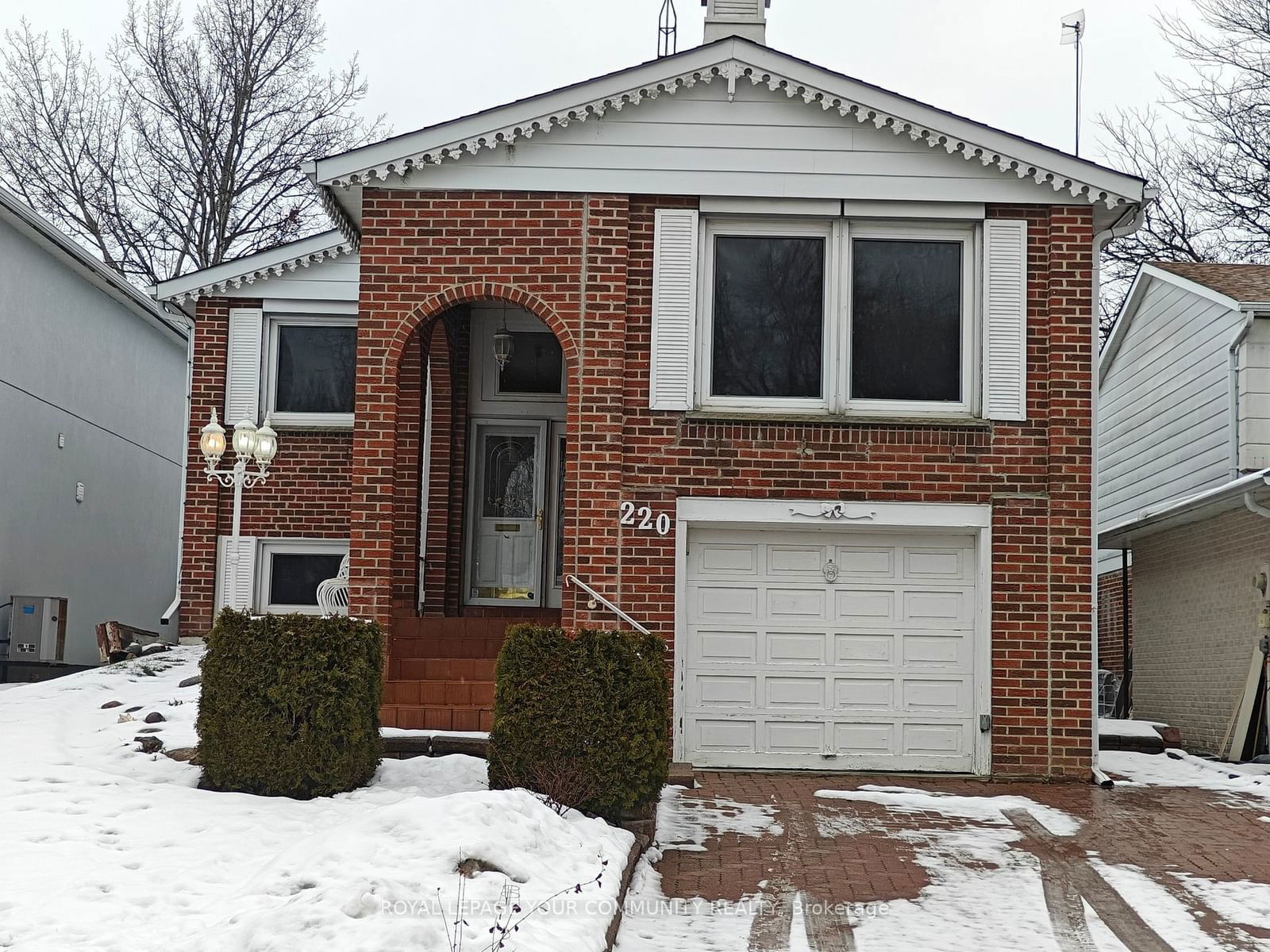 Detached House for lease at Upper-220 Thoms Crescent, Newmarket, Central Newmarket, L3Y 1E1 - MLS: N11933140