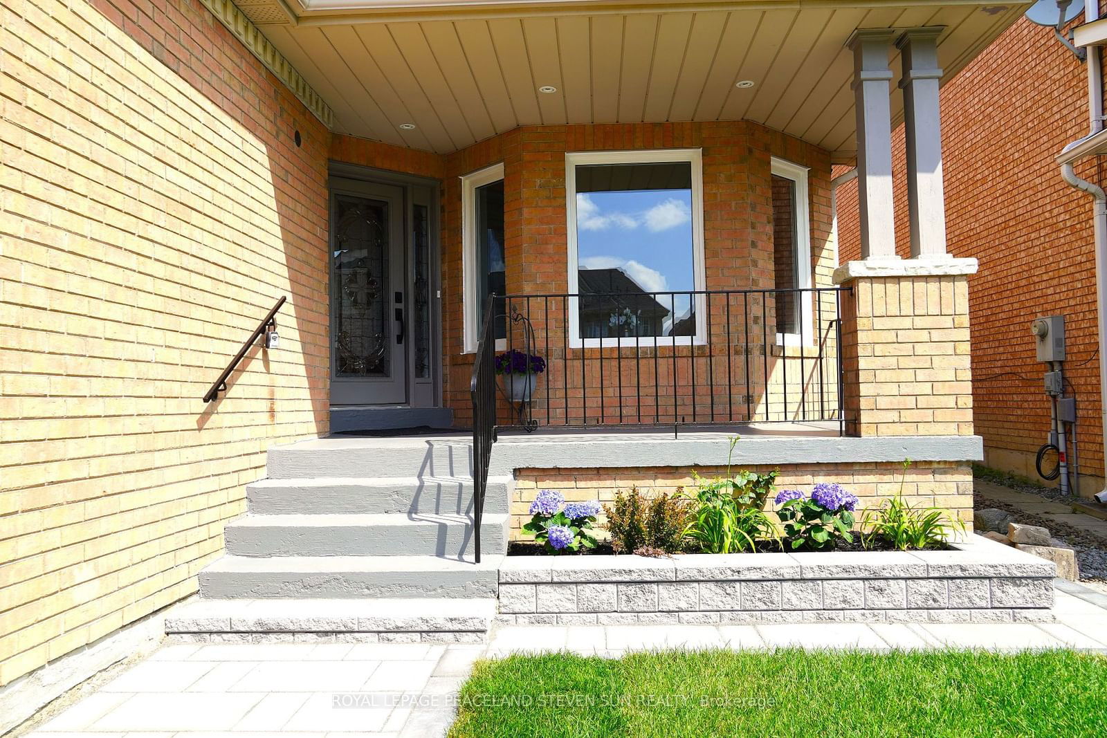 Detached House for sale at 210 Canyon Hill Avenue, Richmond Hill, Westbrook, L4C 0R4 - MLS: N11933236