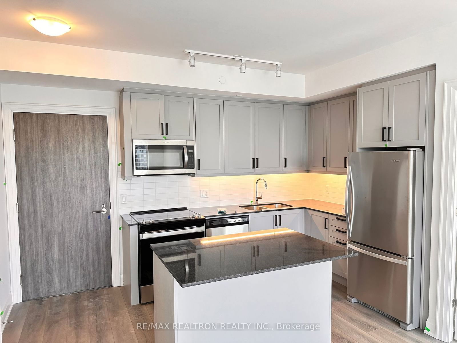 Condo leased at 906E-20 Gatineau Drive, Vaughan, Beverley Glen, L4J 0L3 - MLS: N11933246