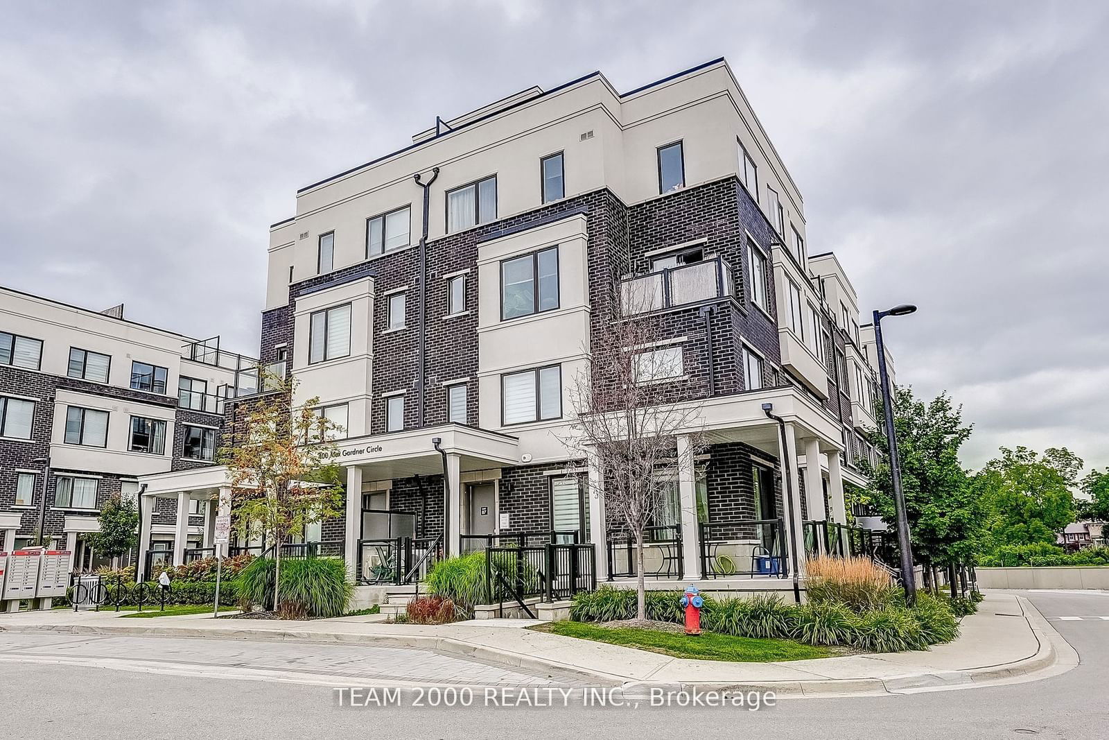 Townhouse for sale at 81-400 Alex Gardner Circle, Aurora, Aurora Village, L4G 3G5 - MLS: N11933418