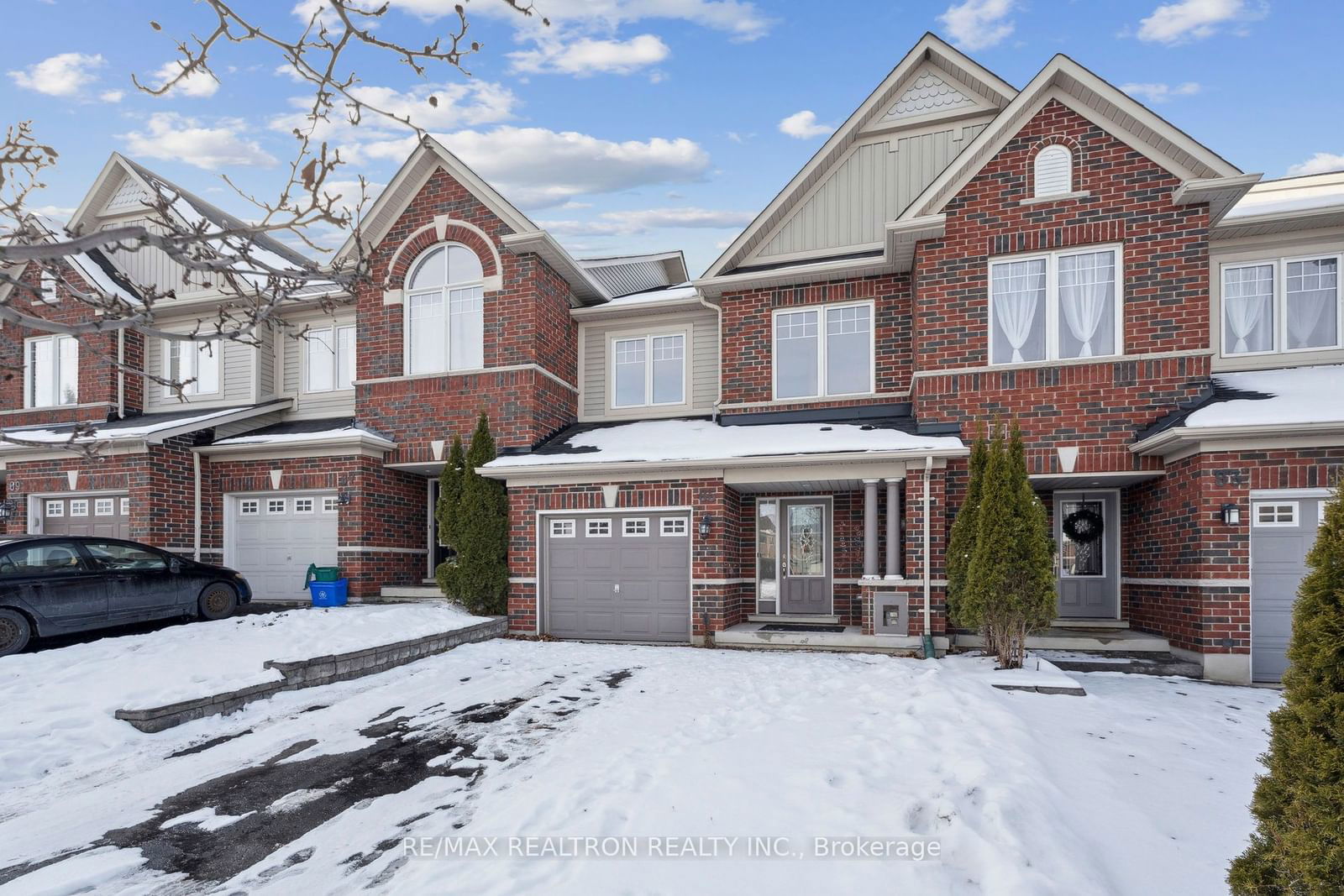 Townhouse sold at 85 Thatcher Crescent, Newmarket, Woodland Hill, L9N 0B9 - MLS: N11933476