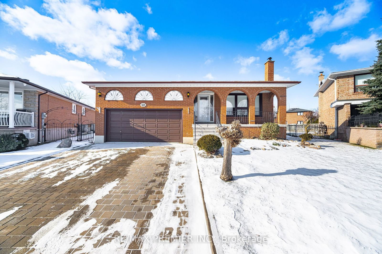 Detached House sold at 68 Lewis Drive, Vaughan, West Woodbridge, L4L 2B6 - MLS: N11933549