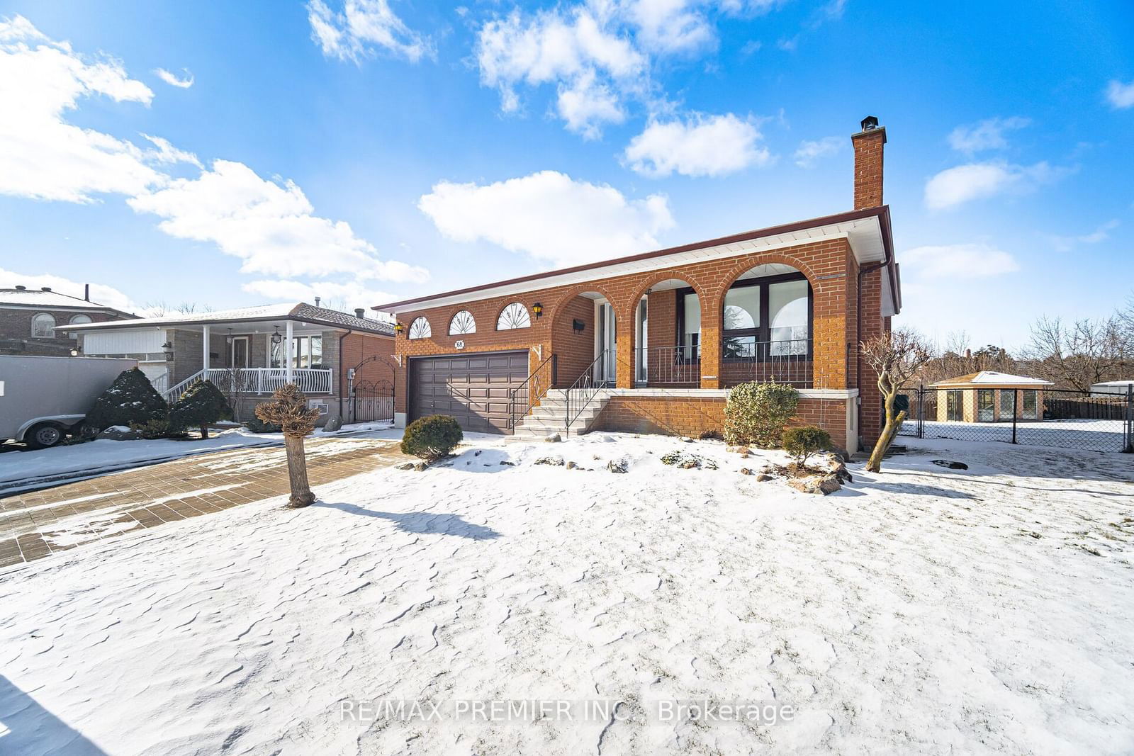 Detached House sold at 68 Lewis Drive, Vaughan, West Woodbridge, L4L 2B6 - MLS: N11933549