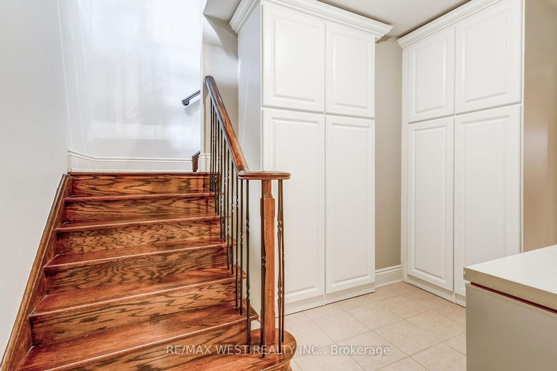 home for lease on 2 Beauvista Court
