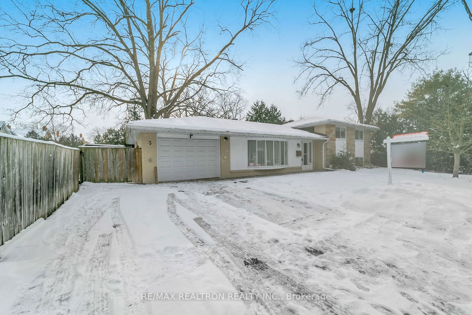 Detached House for sale at 3 Reuben Street, Aurora, Aurora Village, L4G 2M1 - MLS: N11934320