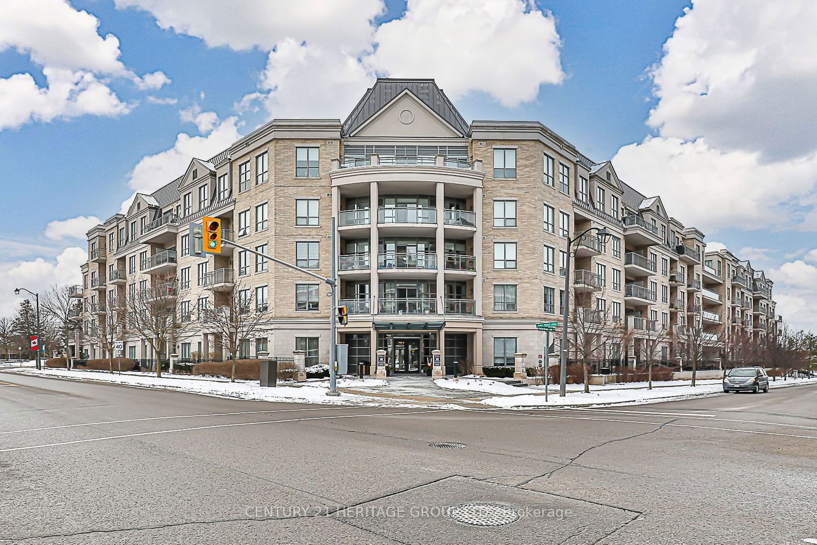 Condo for sale at 421-180 John West Way, Aurora, Bayview Wellington, L4G 0R3 - MLS: N11935108