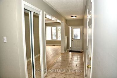 256 Flagstone Way, Newmarket - Woodland Hill image-0-2