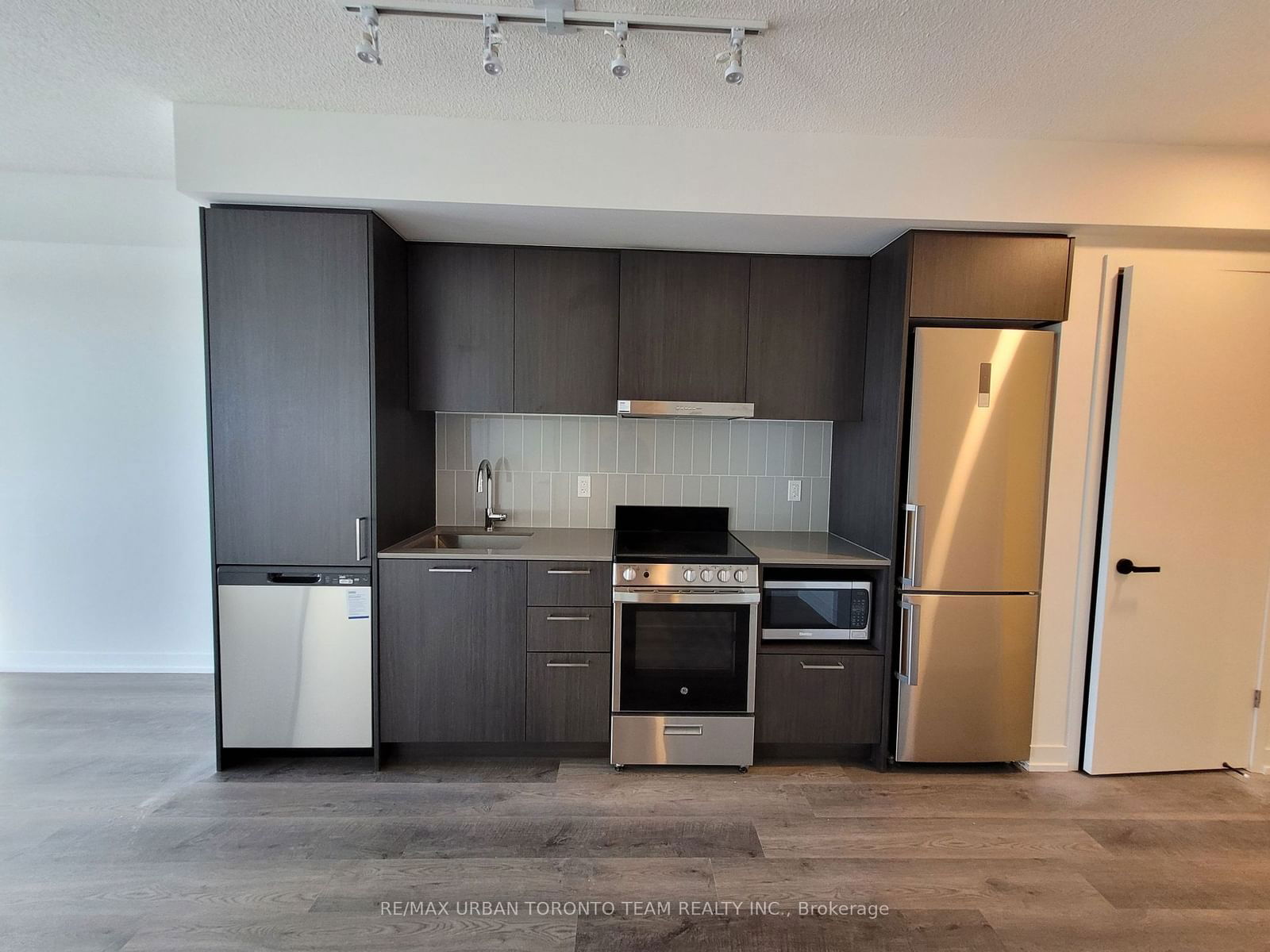 Condo leased at 1707-195 Commerce Street, Vaughan, Vaughan Corporate Centre, L4K 0P9 - MLS: N11935498